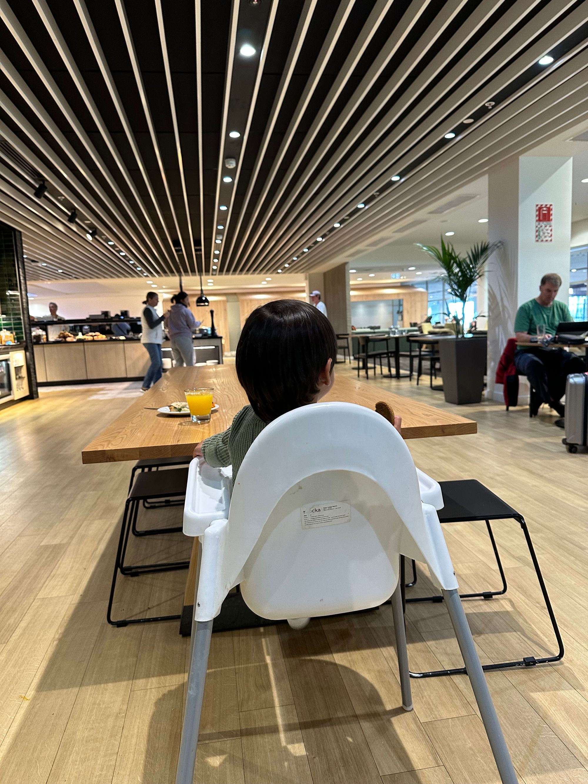 Strata Lounge Auckland (AKL) Review: Kid-Friendly Airport Lounge