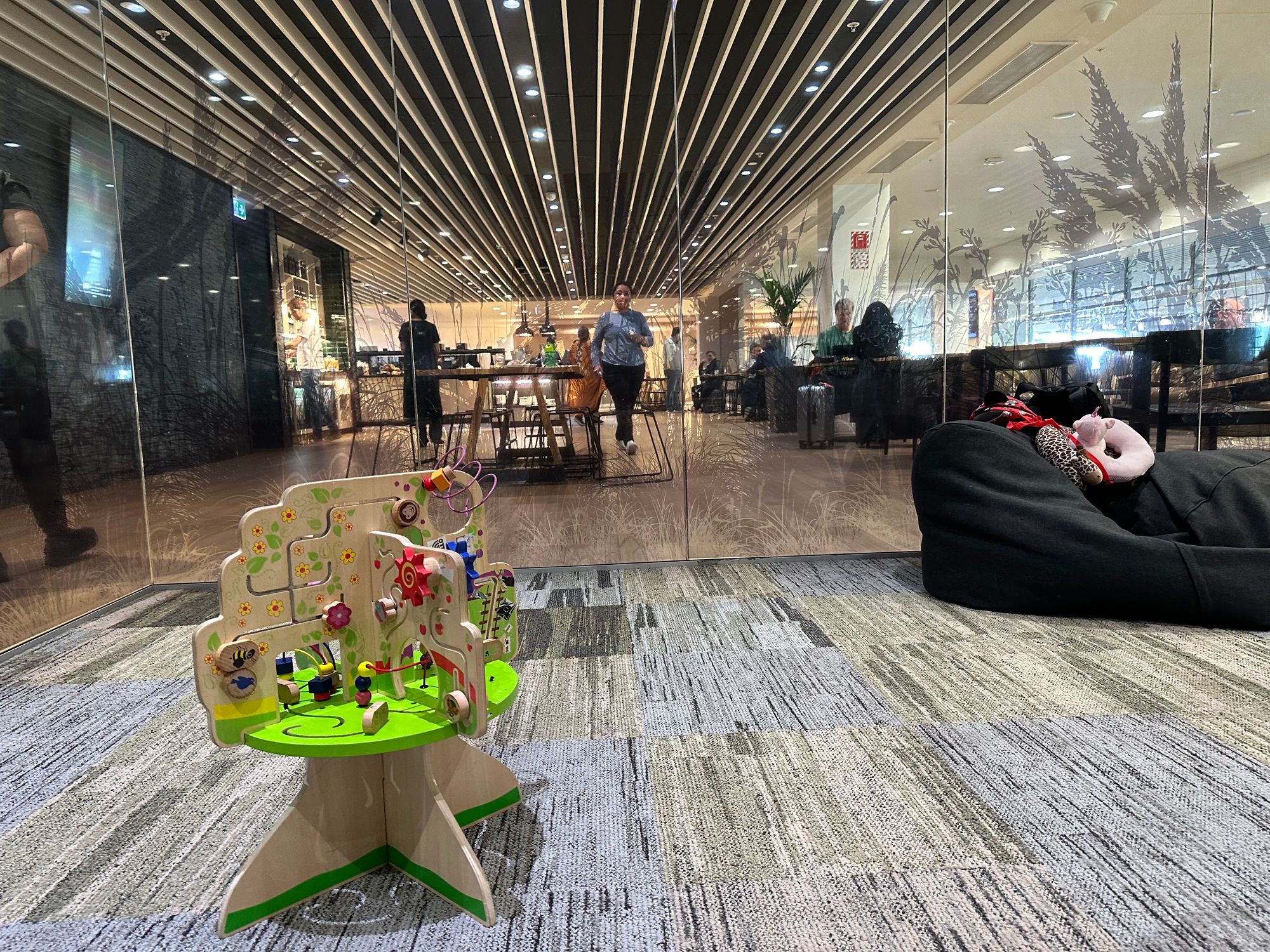 Strata Lounge Auckland (AKL) Review: Kid-Friendly Airport Lounge