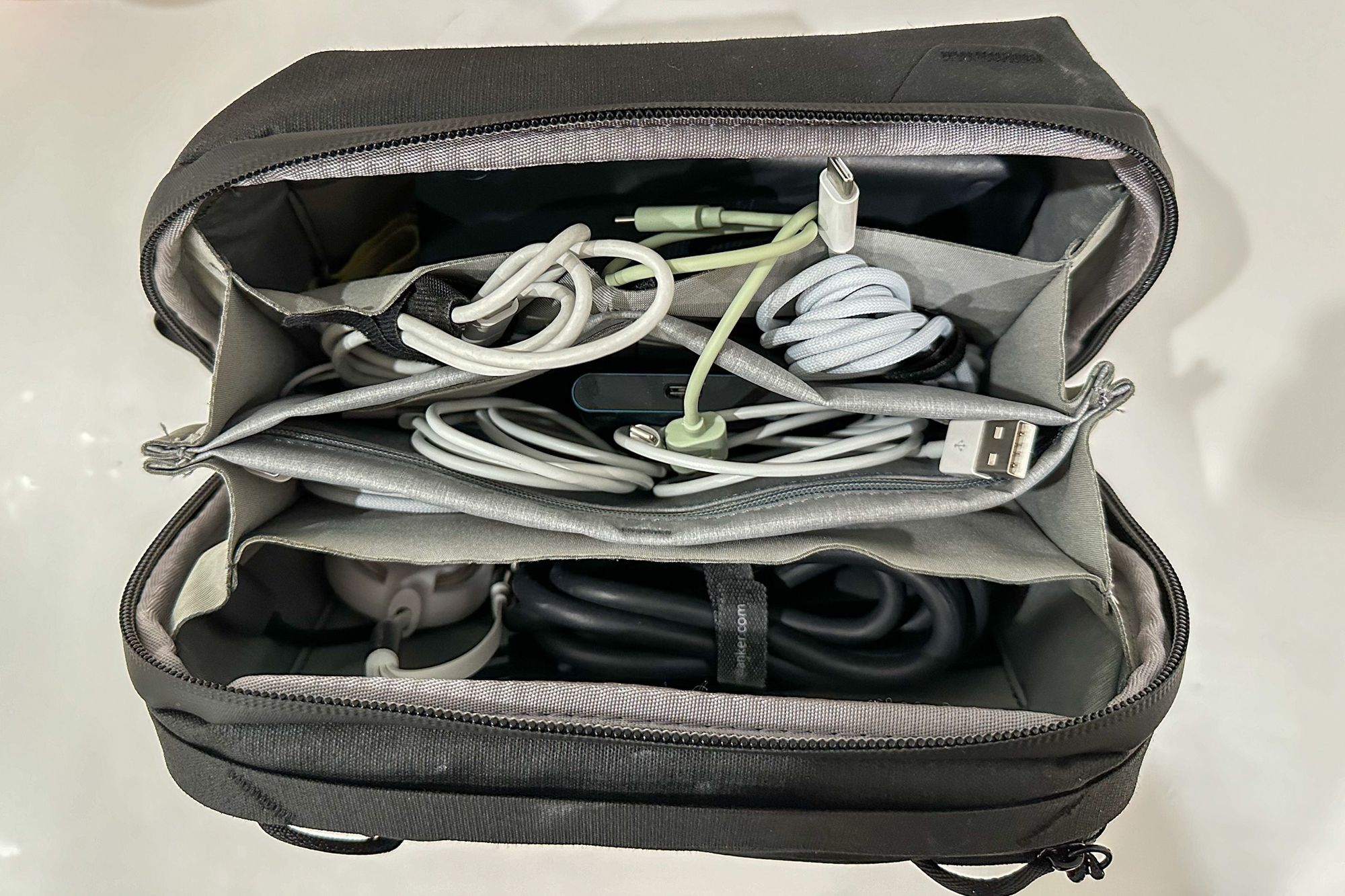 Everyone should have a tech pouch | What's inside my Peak Design tech pouch